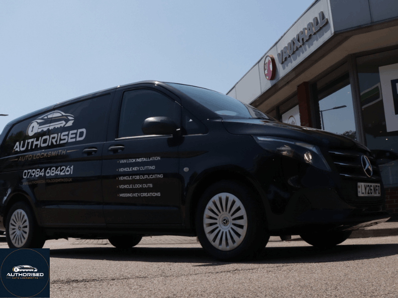 mobile car key duplication Essex — locksmith arrives at vehicle location