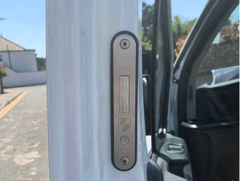van deadlock installation passenger side